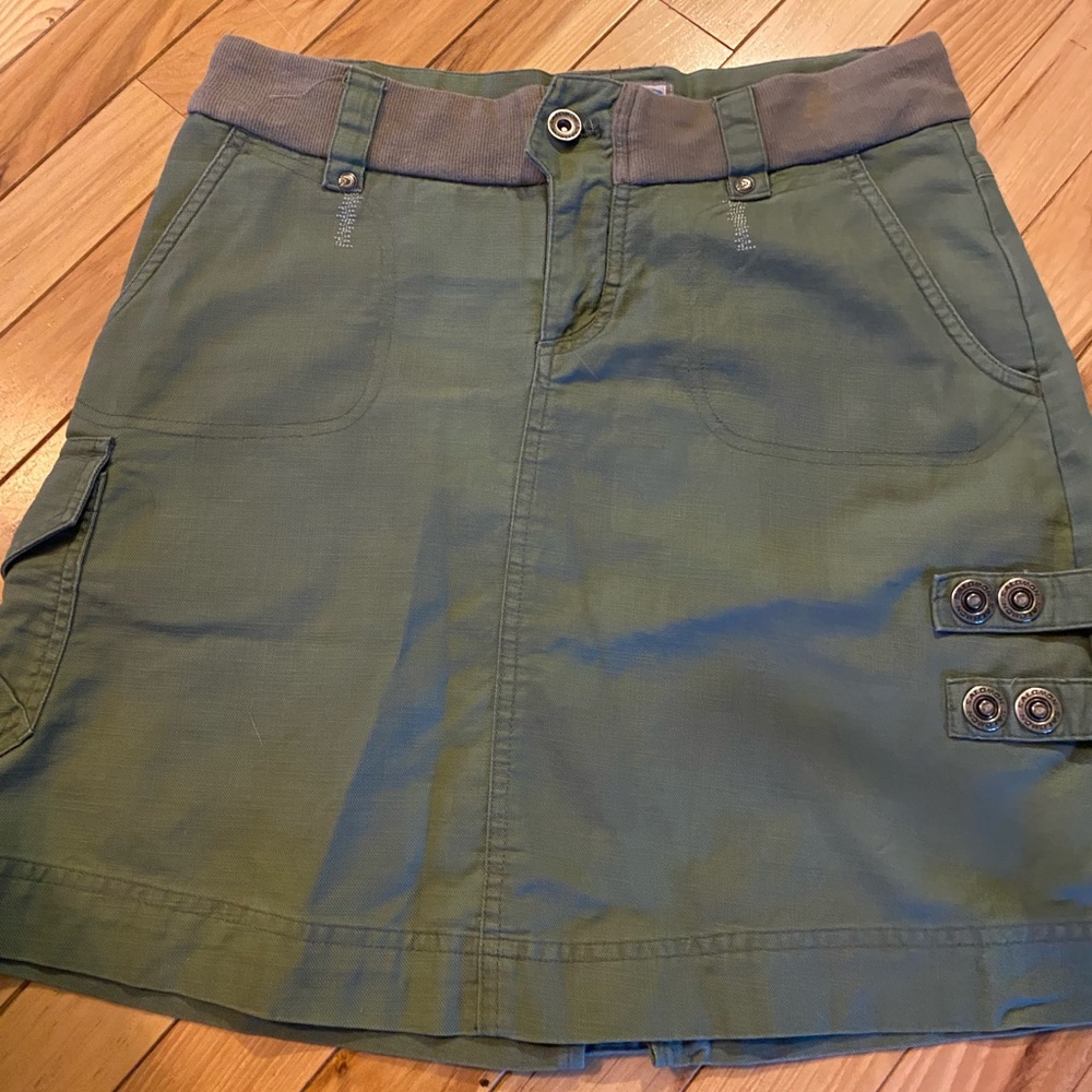 Salomon casual skirt sz 4 gently used